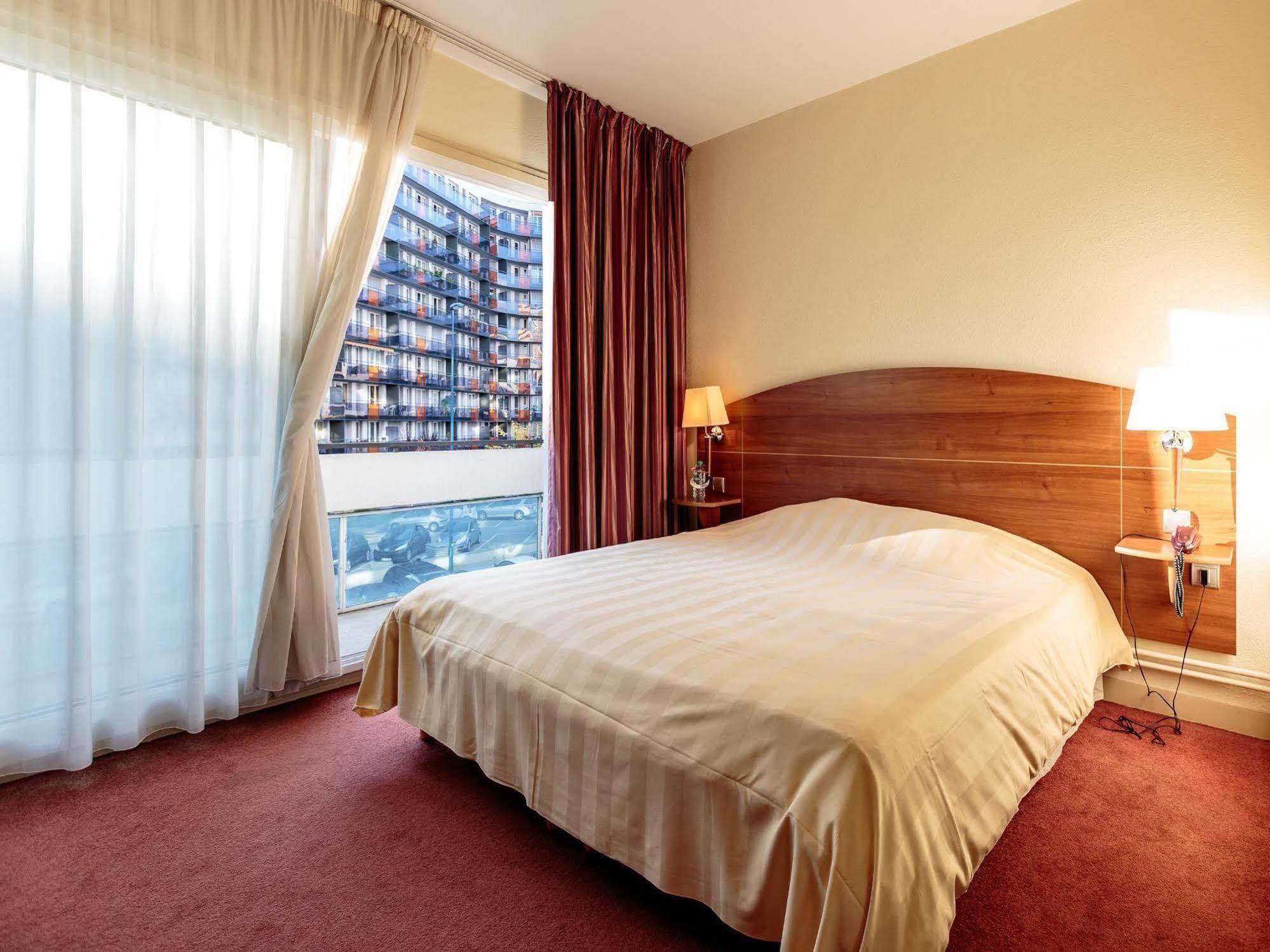 Hotel Kyriad Ferrand Centre 3*